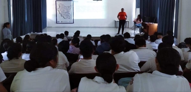 Los alumnos del CBTis 194 recibieron una charla relacionada con la violencia en el noviazgo.