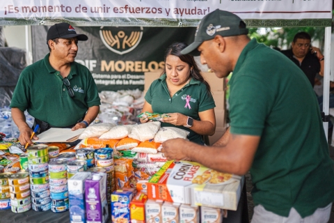 Envía Sedif primer cargamento de ayuda al estado de Puebla