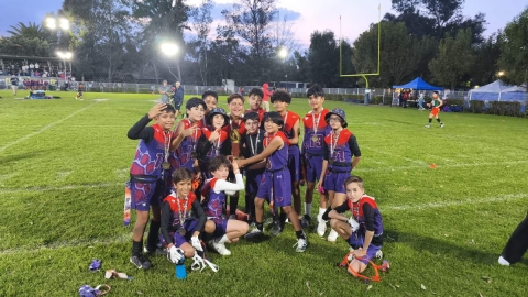 La categoría varonil U-12 de los Wildcats Cuernavaca que ganó el título estatal Tochito NFL y el de la Liga Fademac Flag 5.