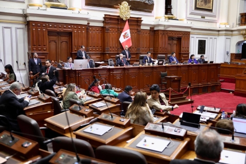 Congreso de Perú votará declarar persona non grata a Sheinbaum