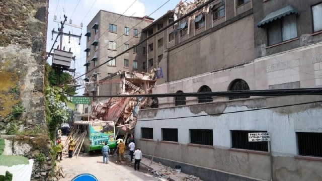 El conductor cuyo vehículo fue aplastado durante el sismo dejó el volante