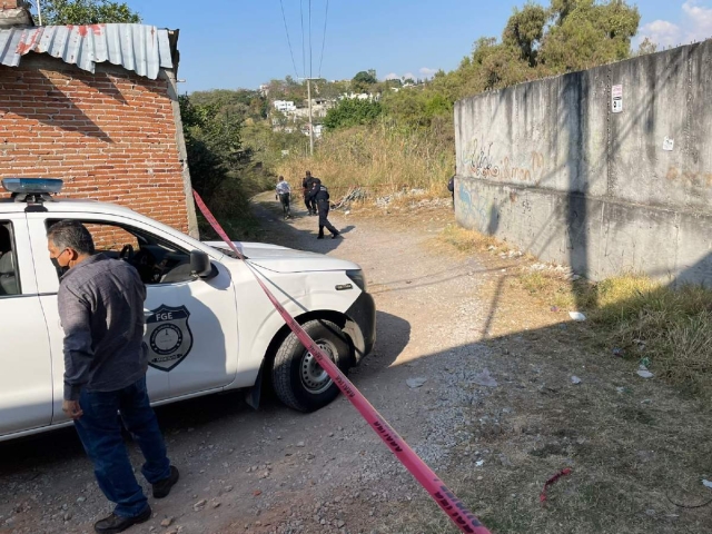 El cadáver fue encontrado en una calle sin pavimentar.