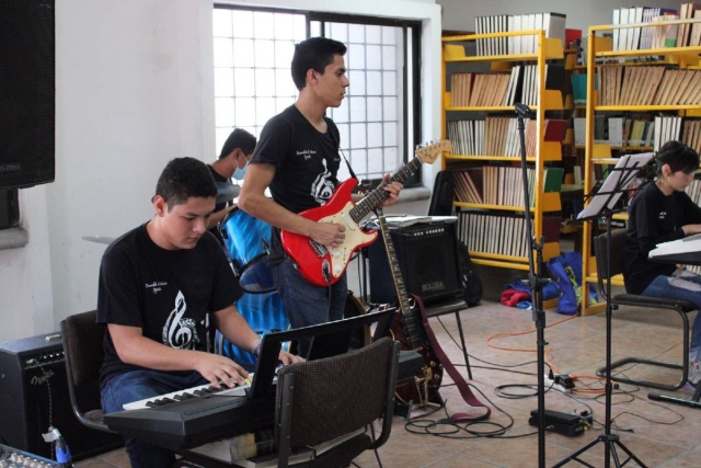 Los jóvenes participantes mostraron su capacidad en el manejo de los instrumentos.