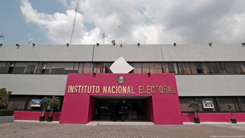 INE equipara acordeones y llamados a no votar como delitos electorales