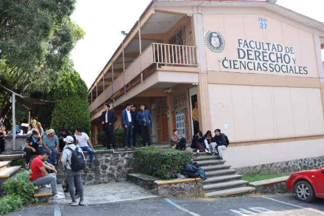 Las protestas iniciaron desde el pasado jueves en la FDyCS. 