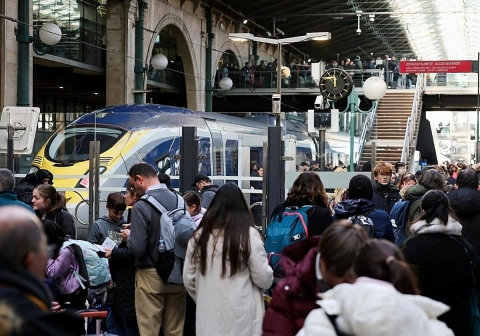 Trenes reanudan servicio en el t&uacute;nel de la Mancha tras fallas el&eacute;ctricas