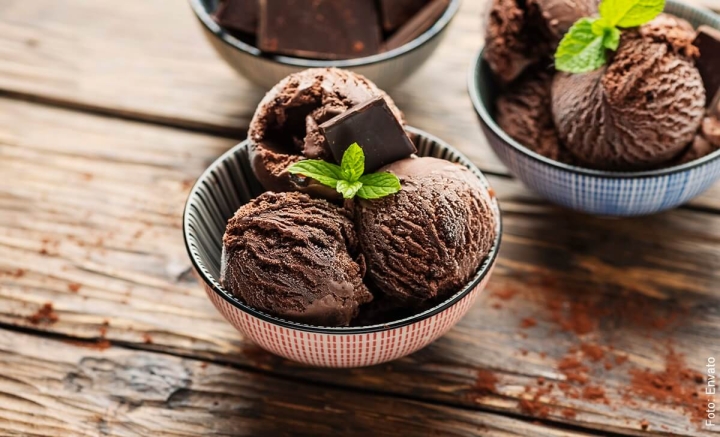 Sobrevive al calor con este delicioso helado de chocolate usando solo ¡3 ingredientes!