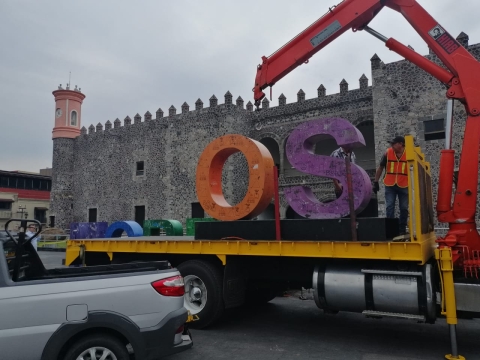 Remueven letrero &#039;Morelos&#039; de explanada del palacio de Cortés