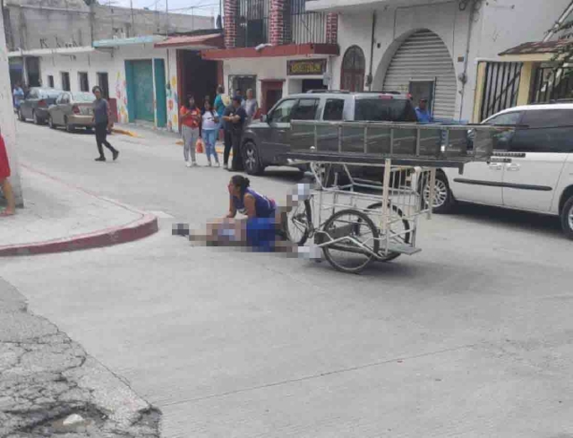 La víctima quedó tendida junto a un triciclo.