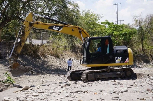 Se limpia el cauce al paso del afluente por el municipio.