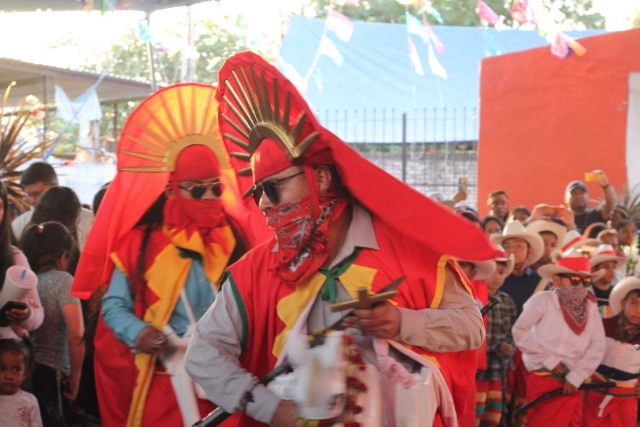 Uno de los objetivos de este año es rescatar la tradición y la conservación de los trajes típicos y las danzas de la comunidad.