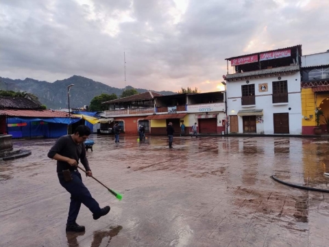 Ultimátum a comerciantes semifijos para desalojar plaza cívica de Tepoztlán