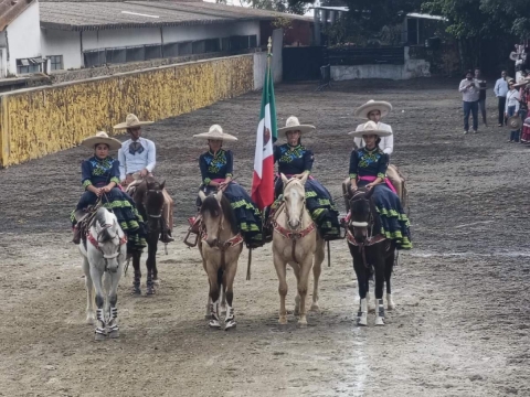 En pleno Día de Reyes se reabrió el Lienzo Charro de Cuernavaca.