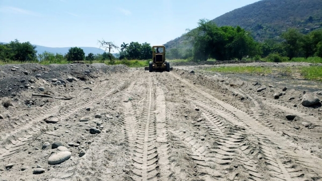 El alcalde de Jojutla reconoció que la reunión informativa con los ejidatarios debió realizarse antes de empezar a construir. Sin embargo, aseguró que lo más que puede pasar es que los beneficiarios de las casas sólo tengan título de posesión.