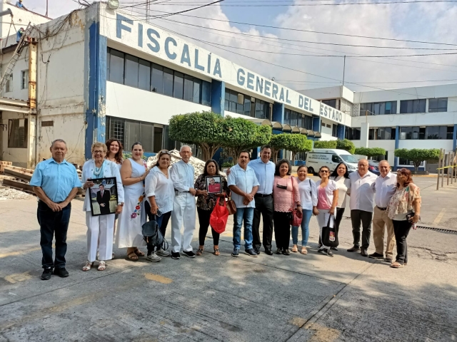 Toma de foto del recuerdo en instalaciones de FGE próximas a demolerse