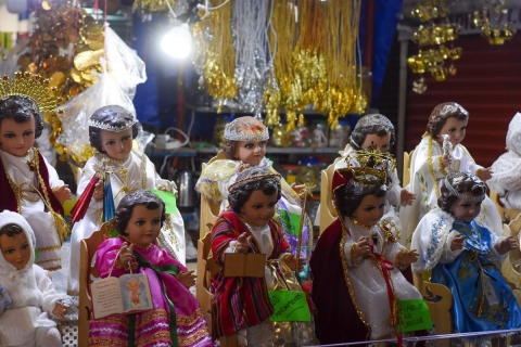 En el mercado ALM de Cuernavaca la venta de figuras y vestimentas es tradicional en estas fechas.