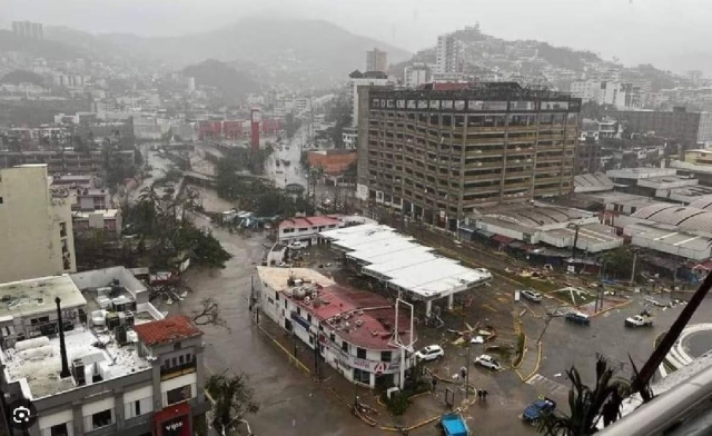 Destrozos de huracán Otis en Acapulco. Foto: @jorgestevez