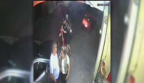 Asaltan a pareja afuera de una taquería