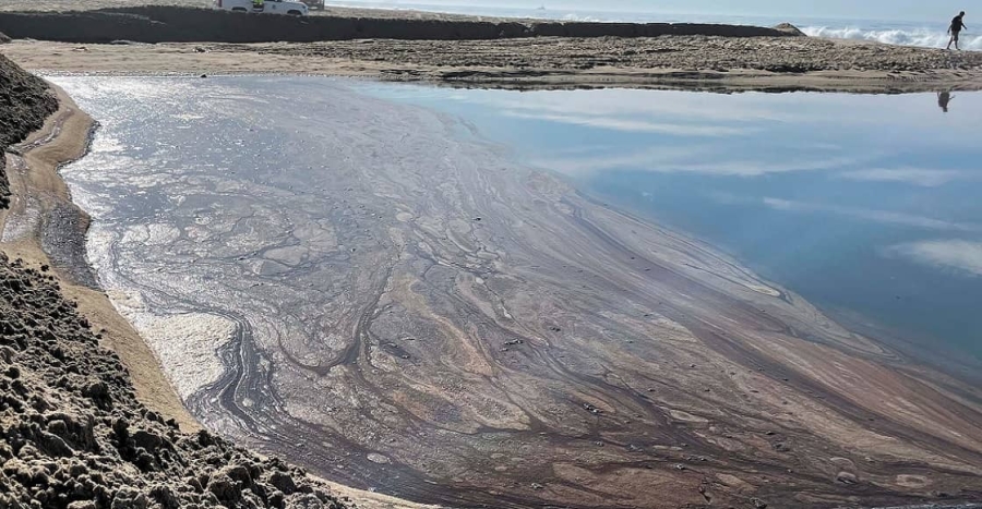 Cierran playas de California por derrame de petróleo.