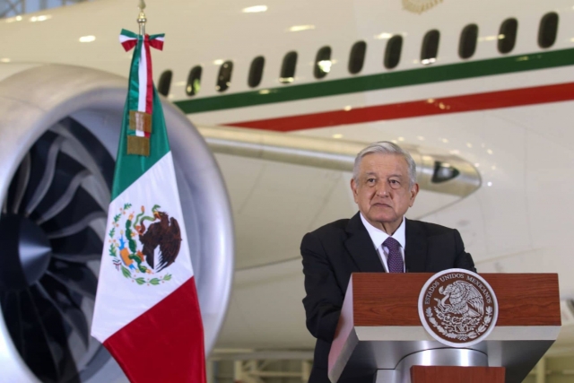 &quot;Aunque esté parado el avión presidencial, se ahorran millones&quot;