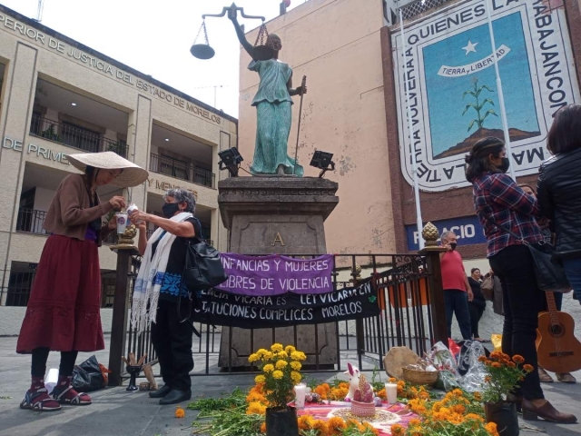 Organizaciones de mujeres realizaron una manifestación en la sede del Tribunal Superior de Justicia. 