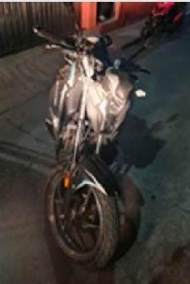 La moto que presuntamente conducía el ahora detenido.