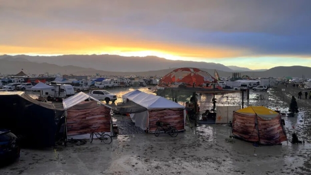 ¿Qué pasó en el Burning Man 2023? Más de 70 mil personas atrapadas en el desierto