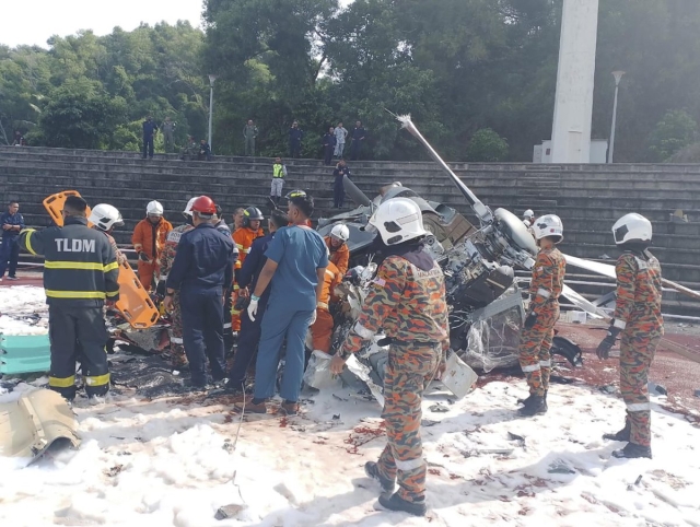 Choque entre helicópteros de la Marina de Malasia deja 10 muertos