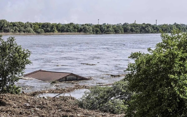 Al menos siete desaparecidos tras destrucción de presa en Ucrania