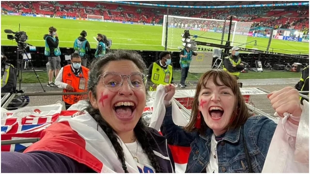 Mujer se reporta enferma para ir a un partido de la Euro 2020.