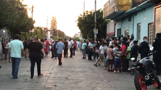 Simpatizantes del candidato del PAN y del PHM a la alcaldía de Cuautla se manifestaron en la sede del Consejo Municipal del IMPEPAC.