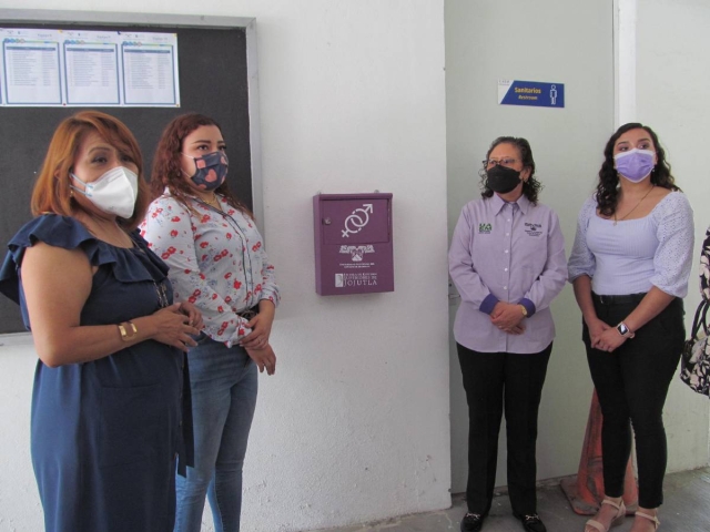 Además del curso-taller “Equidad y prevención de la violencia de género”, que se ofreció a los alumnos, se instalaron dos buzones para depositar las denuncias de acoso y otras conductas indeseables.