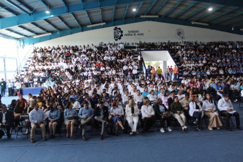 Cientos de alumnos participan en la etapa regional del evento.
