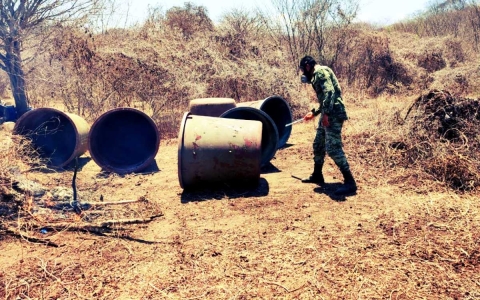 Desmantelan dos laboratorios con casi 5 toneladas de metanfetamina en Sinaloa