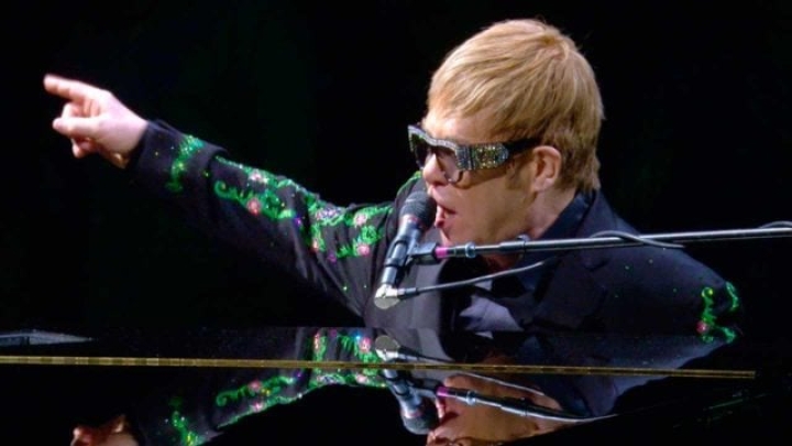 Elton John dejará de usar Twitter por las políticas de Elon Musk