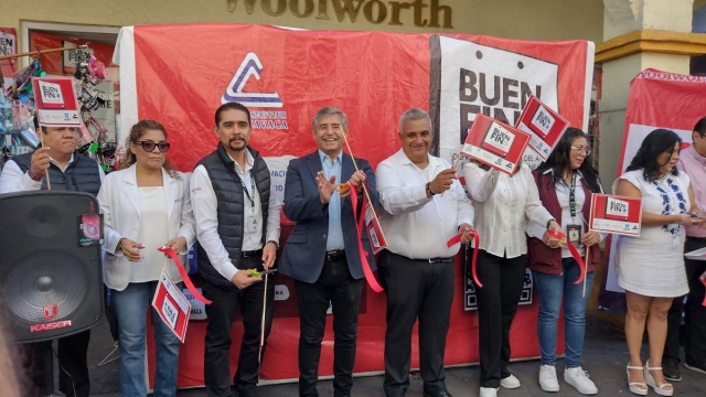 Autoridades y empresarios realizaron el arranque simbólico de la campaña El Buen Fin. 