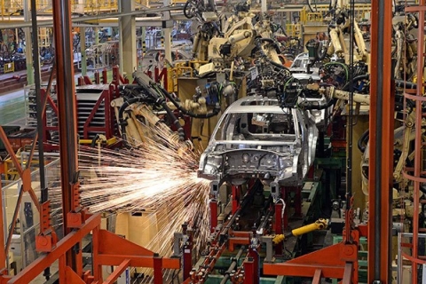 Fabricantes extranjeros de automóviles se esfuerzan por alcanzar la &quot;Velocidad China&quot; para mantenerse en la competencia