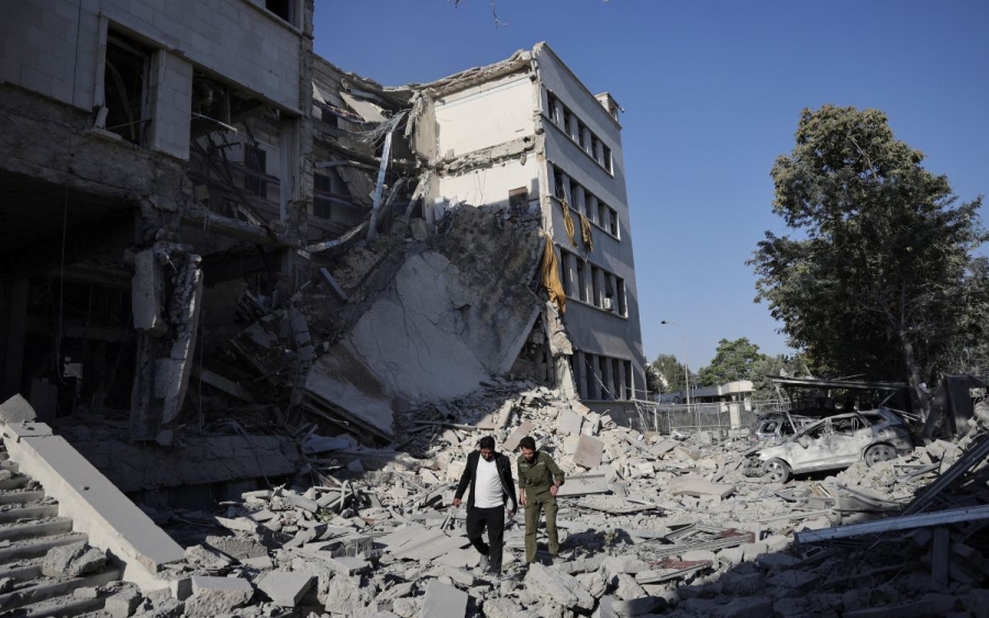 Israel vuelve a bombardear las afueras de Damasco tras muerte de seis soldados