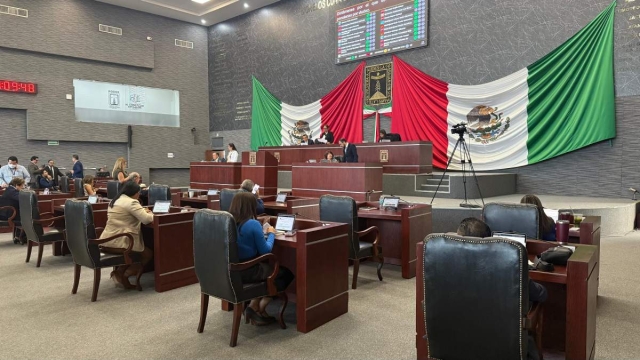 En votación por cédula, el Congreso de Morelos designó a Fernando Blumenkron Escobar como nuevo titular de la Fiscalía General del Estado. El presidente de la Mesa Directiva del Legislativo, Isaac Pimentel, encabezó la sesión de este jueves, en la que –además– los diputados autorizaron la Ley de Turismo del estado. 