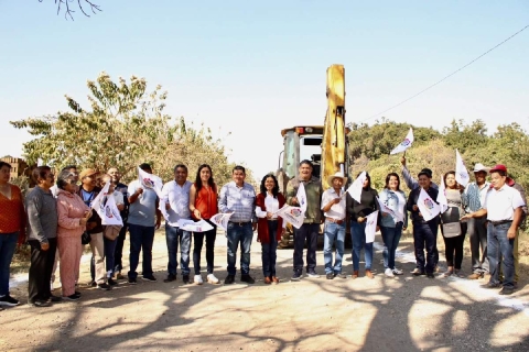 Autoridades municipales y vecinos dieron el banderazo de inicio.