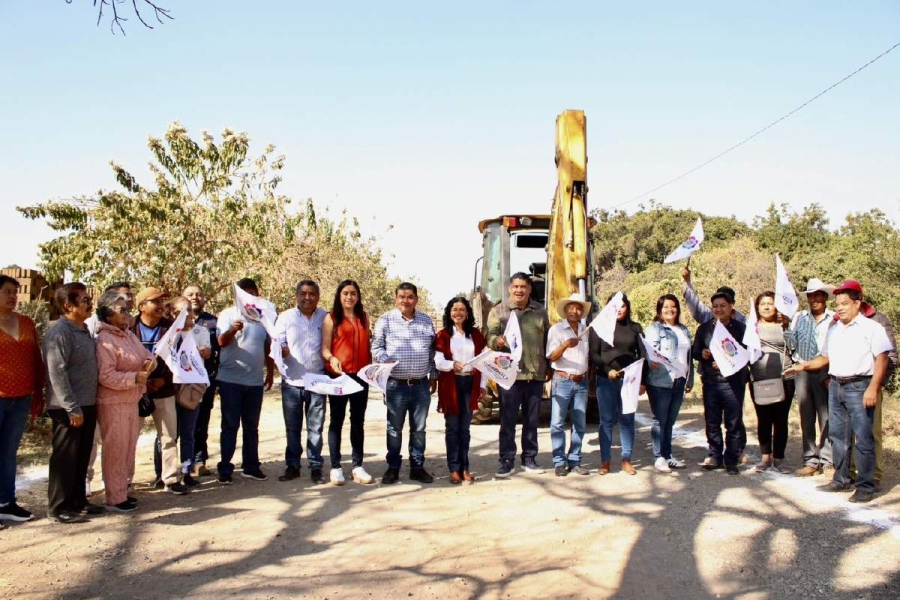 Autoridades municipales y vecinos dieron el banderazo de inicio.
