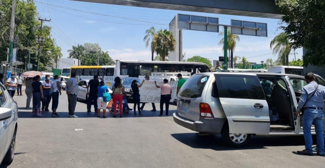 Protestan pacientes que exigen retomar tratamiento de hemodiálisis subrogado