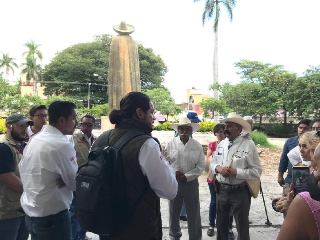 Aspectos de la reunión entre funcionarios federales y familiares del Caudillo del Sur.