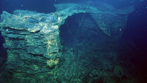 Volcán submarino en el Pacífico podría entrar en erupción a finales de 2025