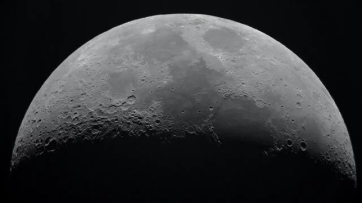 NASA revela nuevo cráter en la Luna por el impacto de sonda rusa