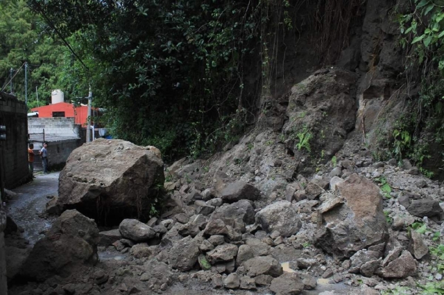 Vecinos de la zona se pusieron en alerta a causa del derrumbe.