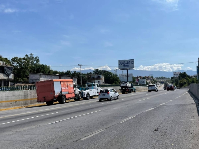 Ambos vehículos fueron trasladados en grúa a un corralón.