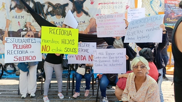 Protestan padres de familia en apoyo a Resistencia Estudiantil UAEM