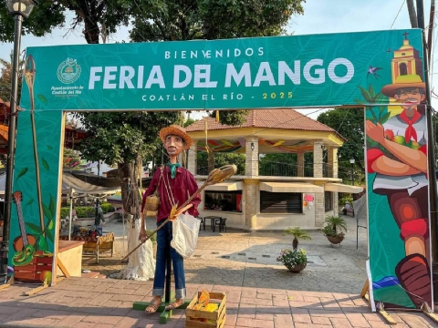En puerta, Feria del Mango en Coatlán del Río