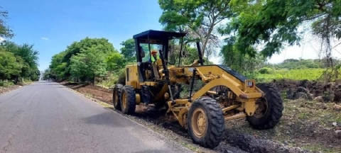 La limpieza de cunetas forma parte de las acciones para disminuir riesgos de afectaciones en esta temporada de lluvias.